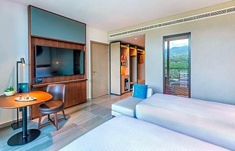 Red Level Deluxe Mount Meru View