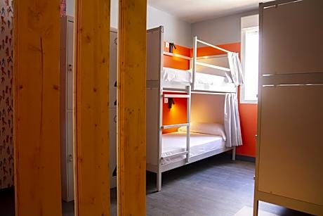 Bed in 4-Bed Female Dormitory Room with Private Bathroom