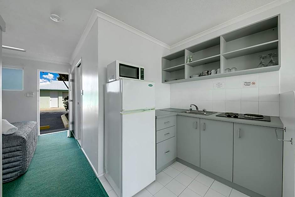 Reef Adventureland Motel