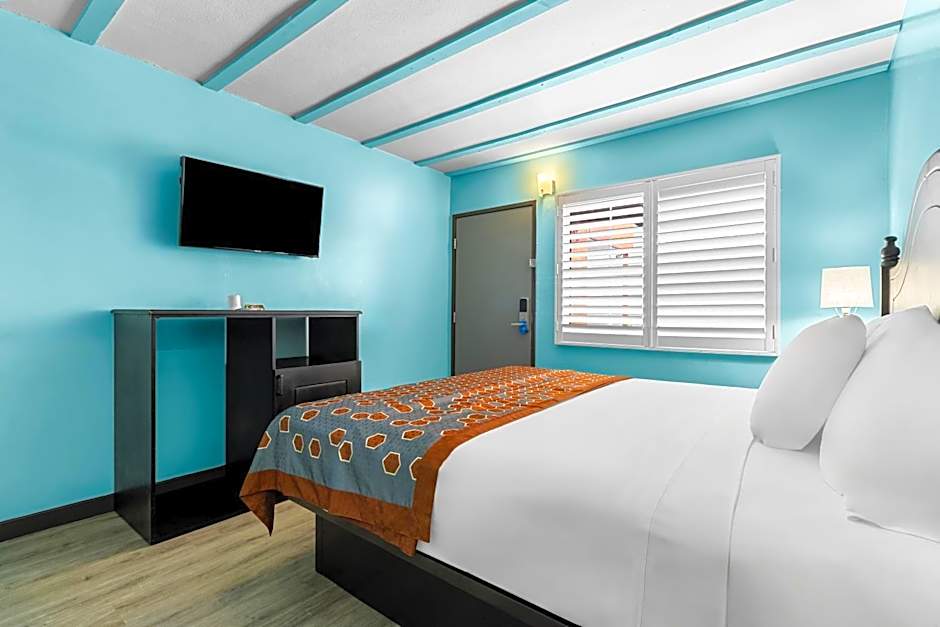 Rodeway Inn & Suites North Hollywood Burbank Airport - Universal Area