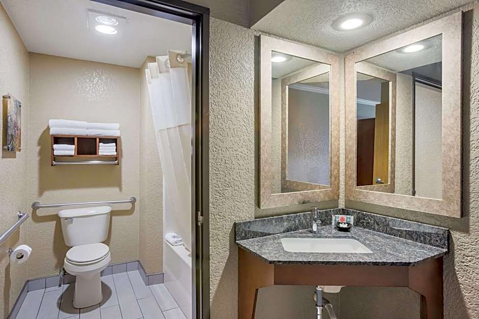 Best Western Harbour Pointe Lakefront