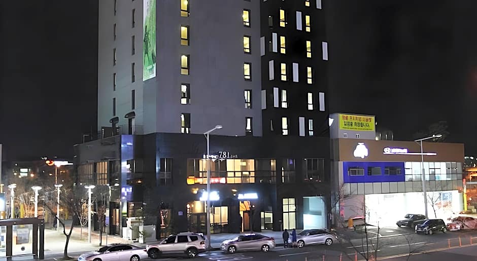 S& Hotel