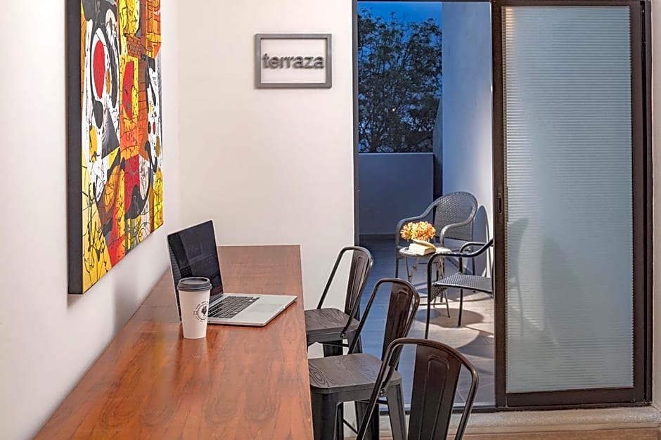 ROOM Hotel & Suites