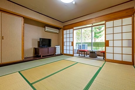 Japanese-Style Quadruple Room with Shared Bathroom