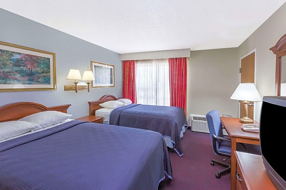 Baymont by Wyndham Lake Park Valdosta I75