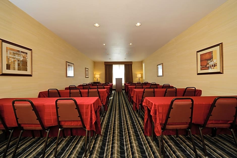 Holiday Inn Express & Suites Elk Grove West I-5 By IHG