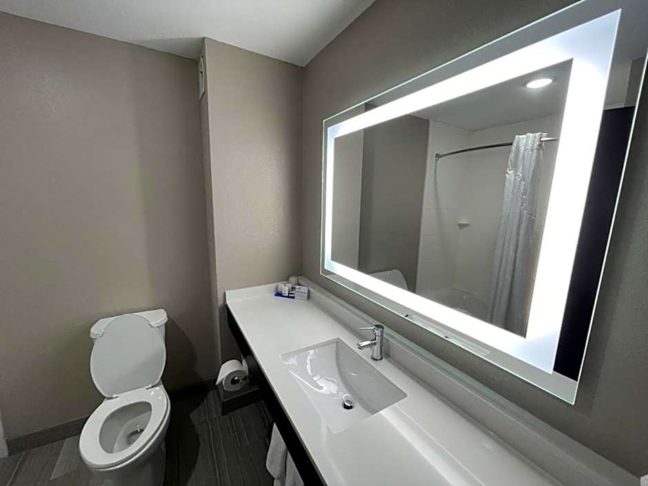 Holiday Inn Express Hotel and Suites Ada By IHG