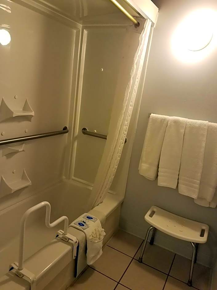 Budget Host Melody Lane