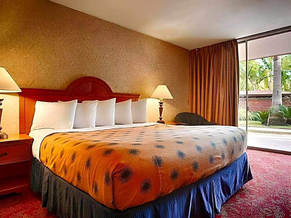 Clarion Hotel Bakersfield North