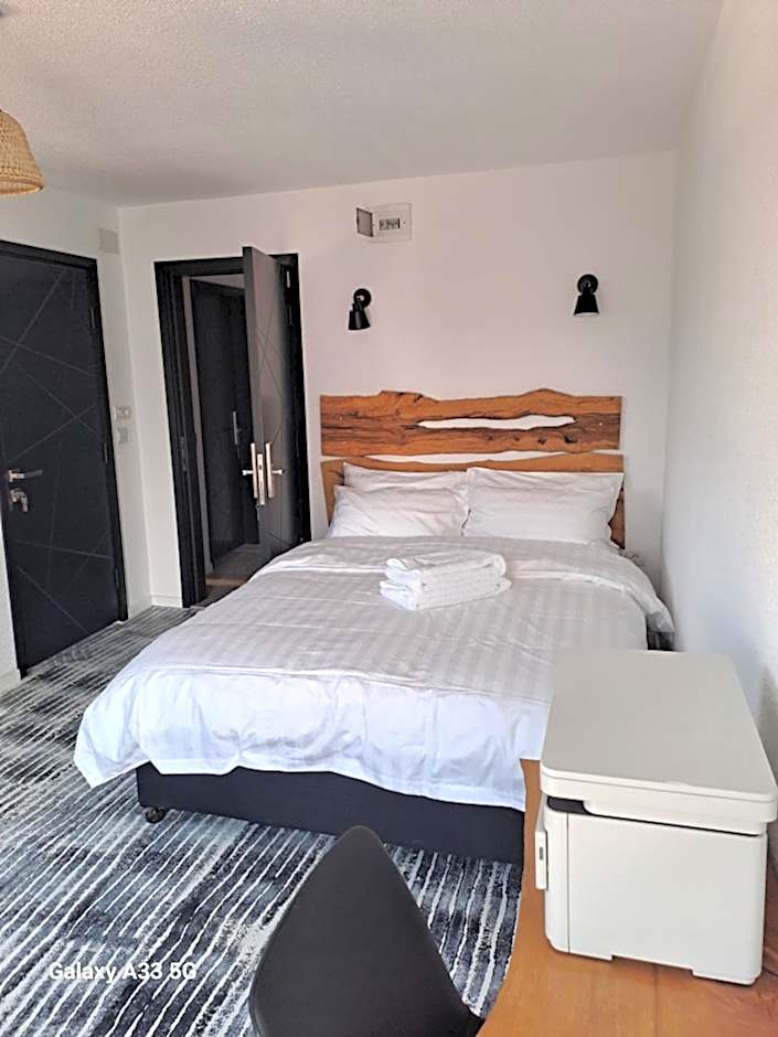 Borderline Accomodation