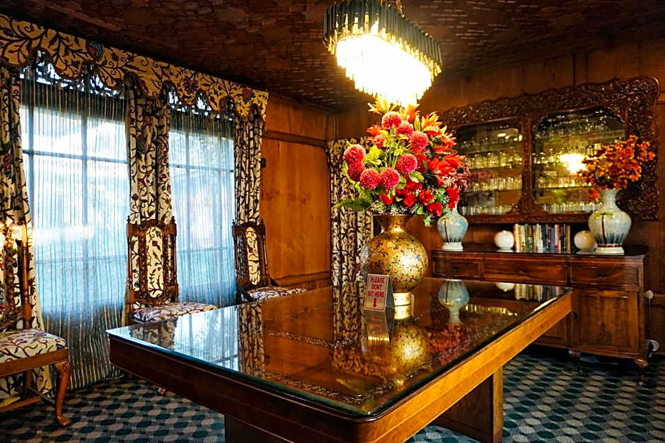 Swan Group of Houseboats, Golden Dal Lake