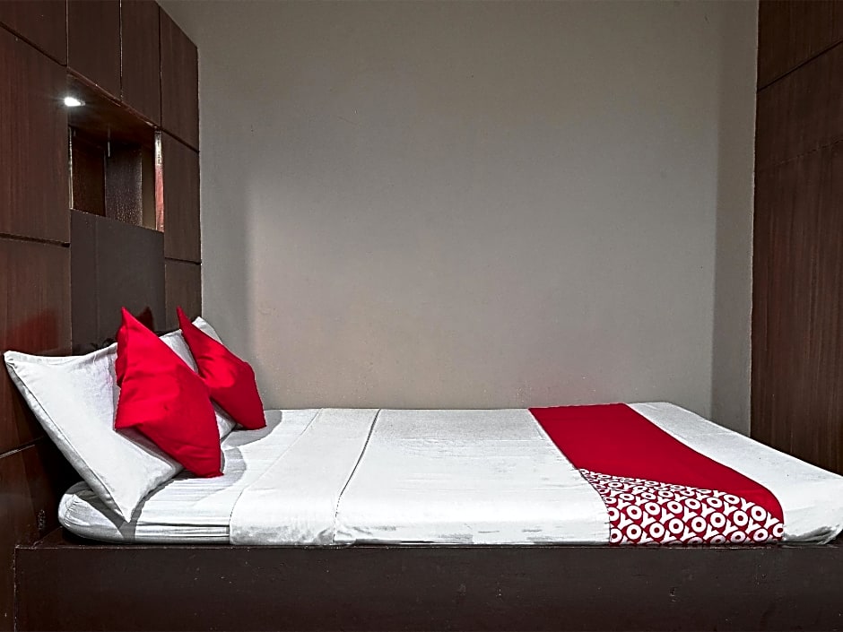 OYO 584 Grace Residence Hall