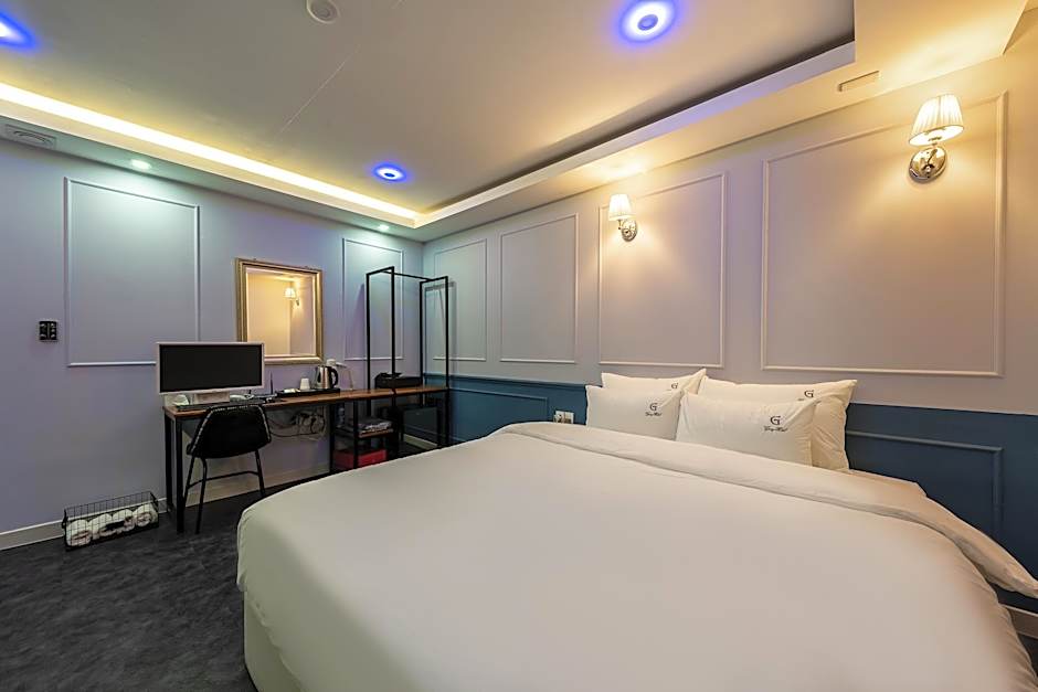 Gray Hotel