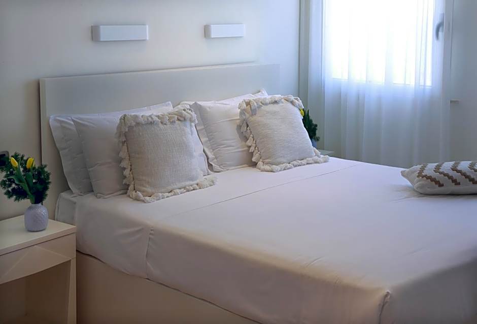 Piccadilly Rooms Restaurant and Beach