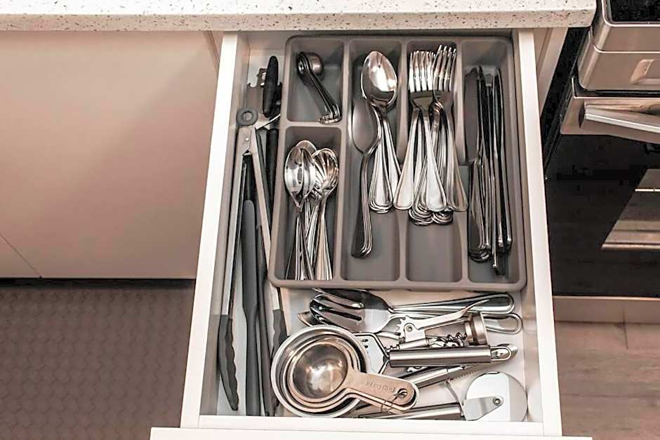 Cozy Nordic Utopia, Bsmt Suite near WEM & DT, King Bed, WiFi