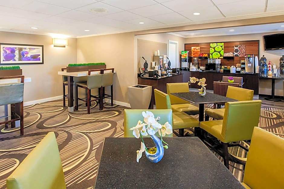 La Quinta Inn & Suites by Wyndham Houston Baytown East