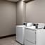 Holiday Inn Express & Suites Sacramento NE Cal Expo By IHG