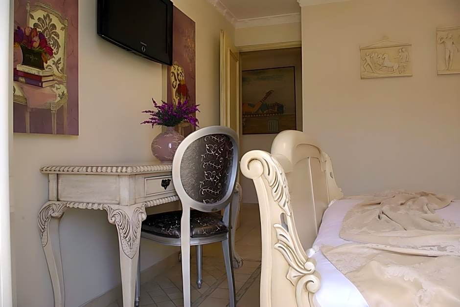 Parthenon Art Hotel