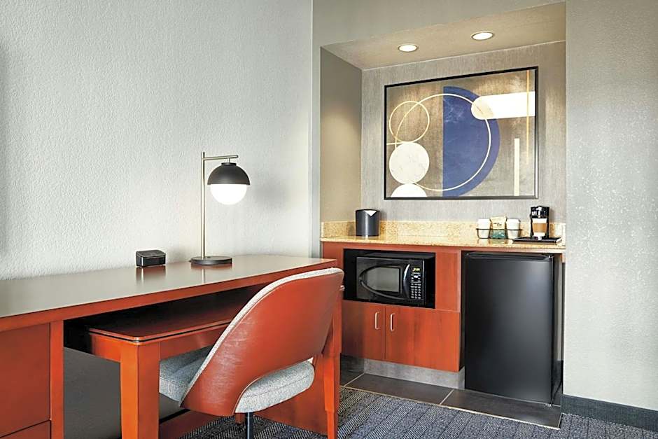 Courtyard by Marriott St. Louis Westport Plaza