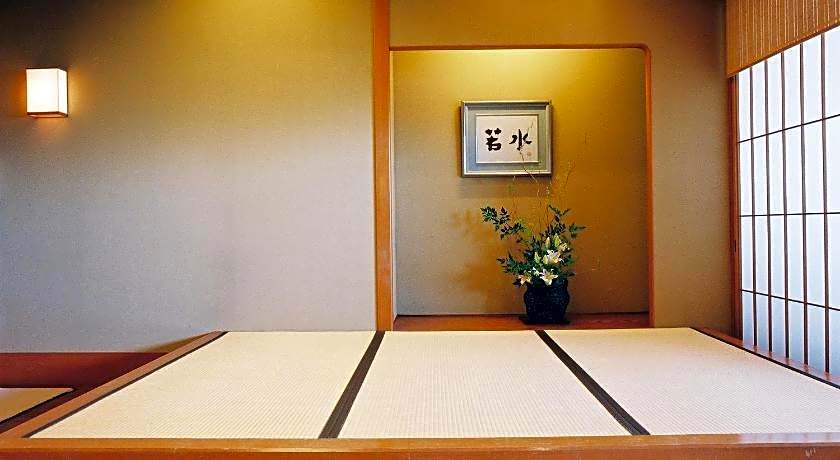 Takarazuka Onsen Hotel Wakamizu