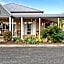 Coopers Colonial Motel