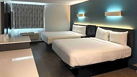 1 King Bed | Mobility Accessible RI Shower Nsmk