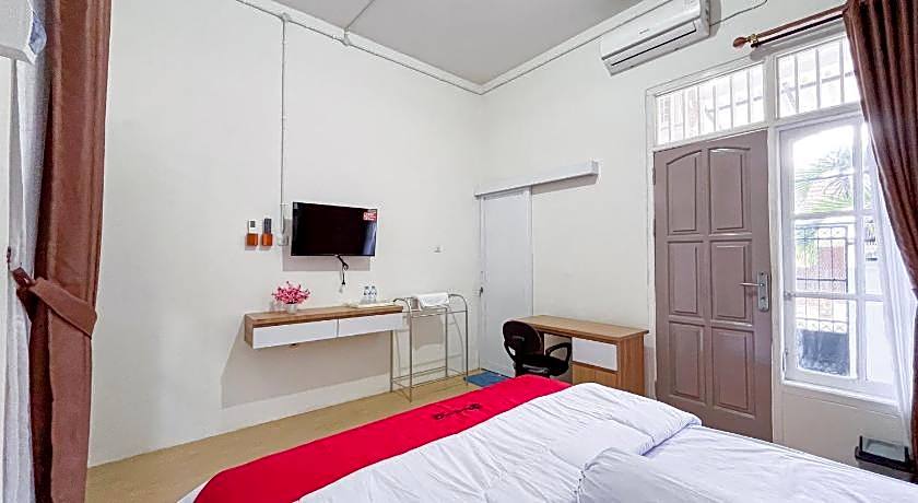 RedDoorz Syariah @ Jl. Candi Kalasan