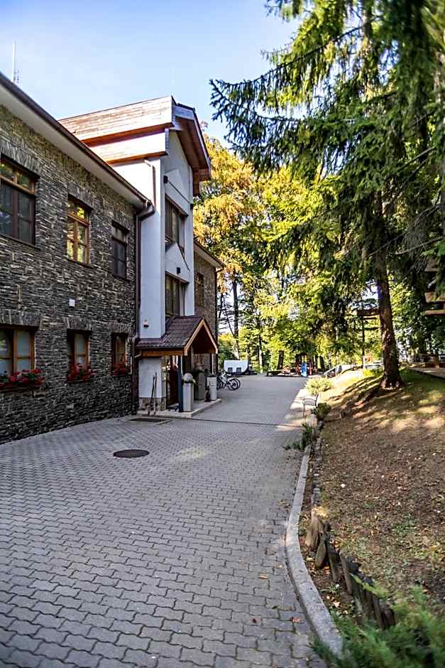 4 Évszak Hegyihotel