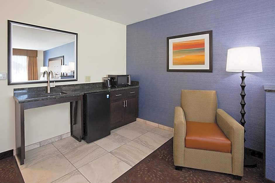 Holiday Inn Express Hotel and Suites Fort Dodge By IHG