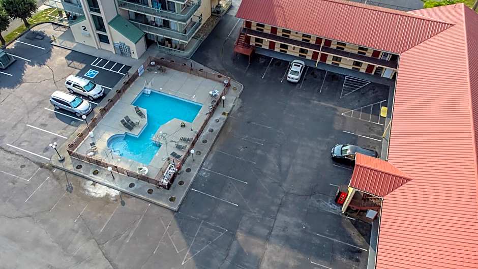 River Place Inn & Cabins