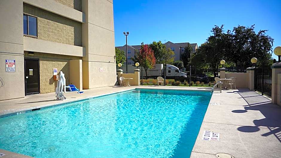 Baymont by Wyndham Arlington At Six Flags Dr