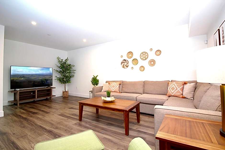 Los Angeles Premium Suites with Free Parking