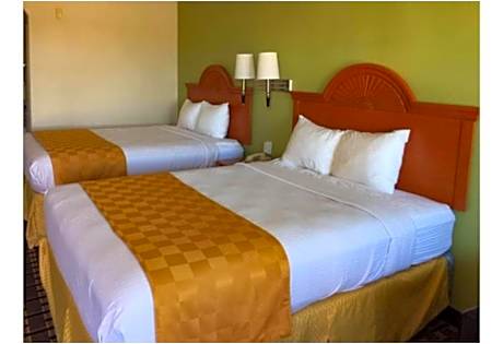 2 Queen Beds | Mobil Access Tub Nsmk Micfridg