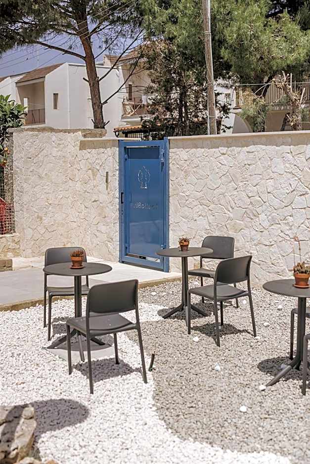 APULIA BLUE APARTEMENTS & B&B