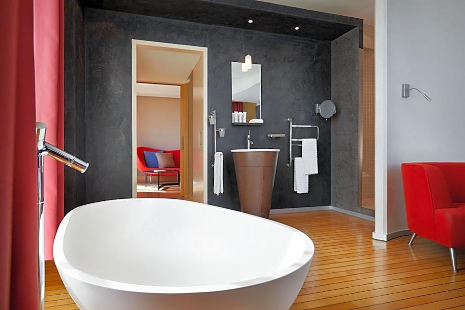 Le Meridien Beach Plaza