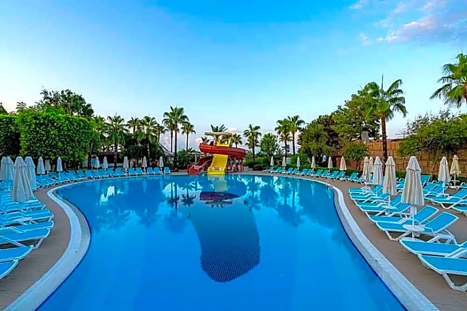 Palmeras Beach Hotel