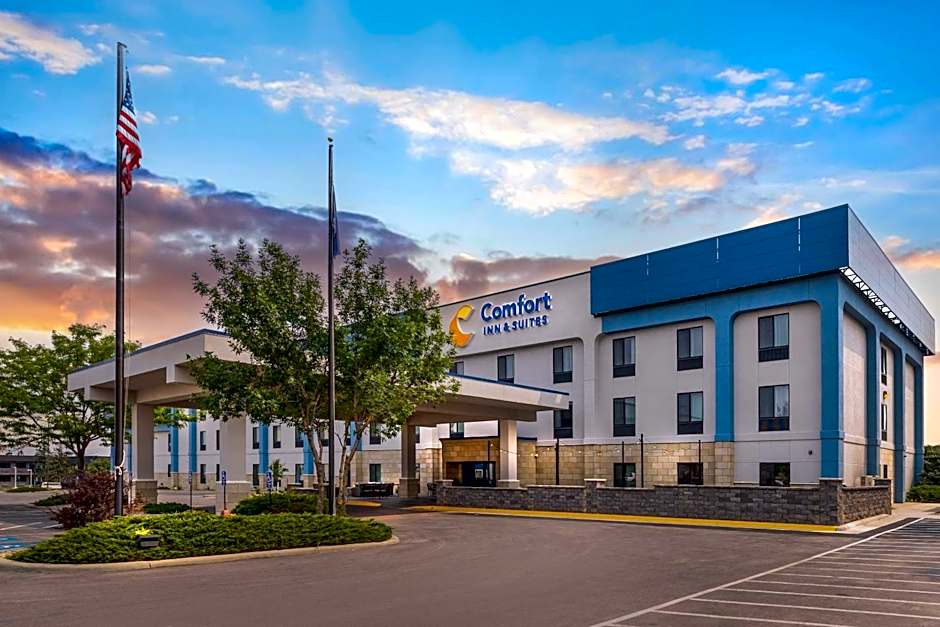 Comfort Inn & Suites Rapid City near Mt Rushmore