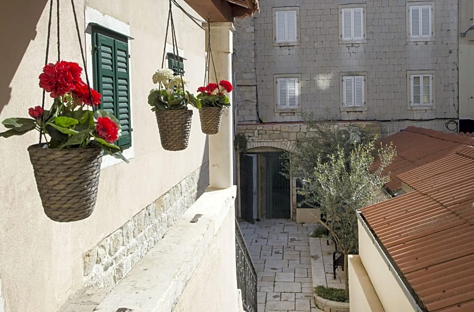 Aspalathos Residence