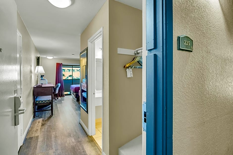 Bay Breeze Inn