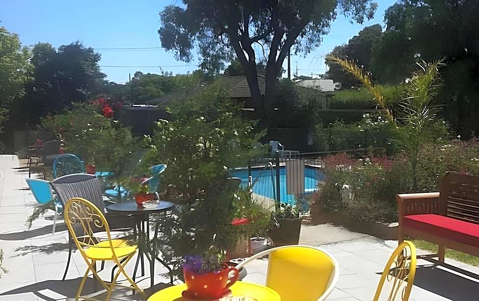 Parkwood Motel & Apartments