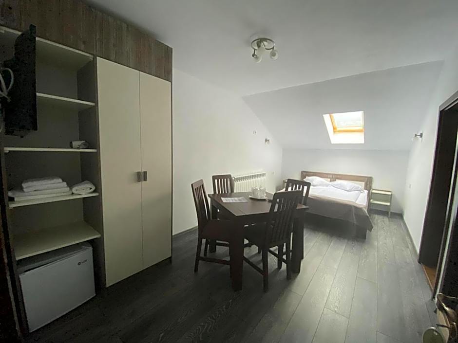 Photo 1 of 3 of Apartment