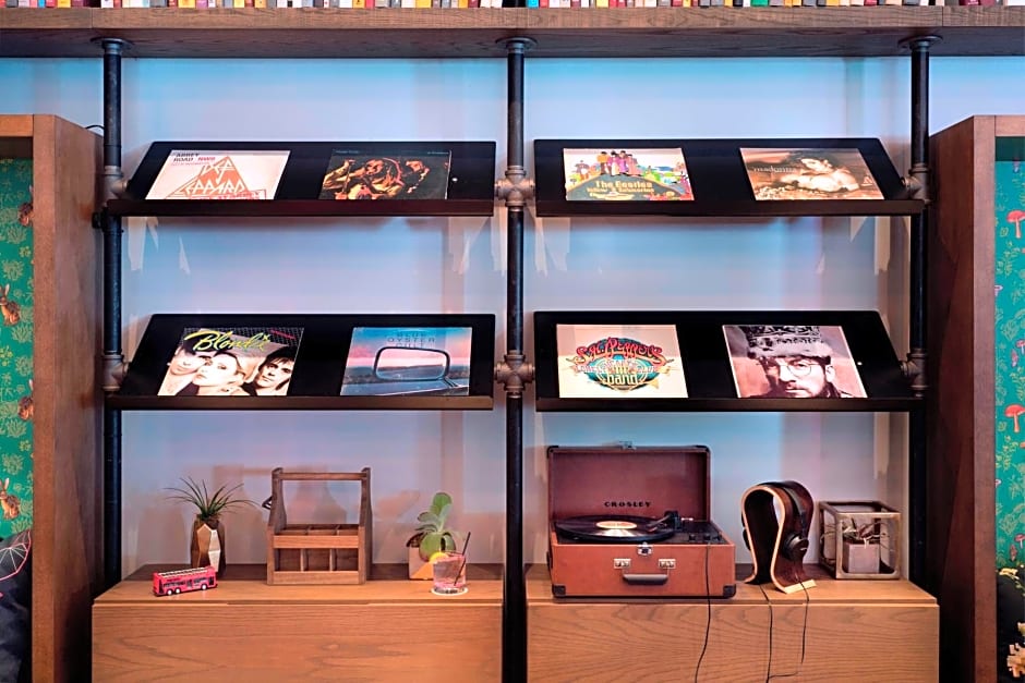 Moxy by Marriott Chicago Downtown
