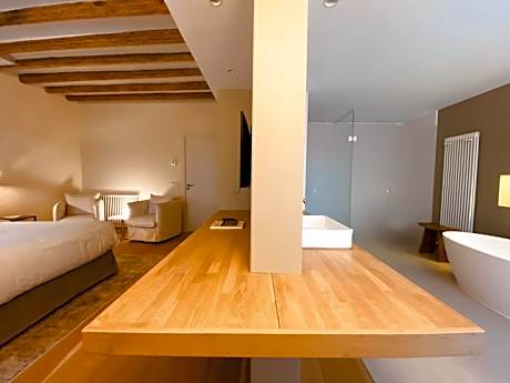 Deluxe Double Room with Bath