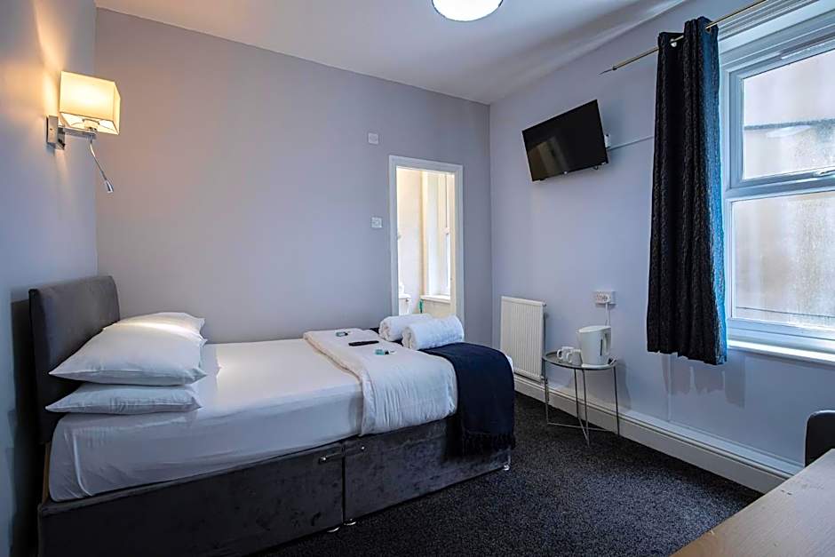 100 Pipers Hotel