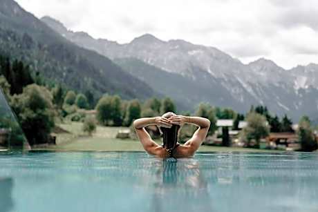 JoAnn suites & apart