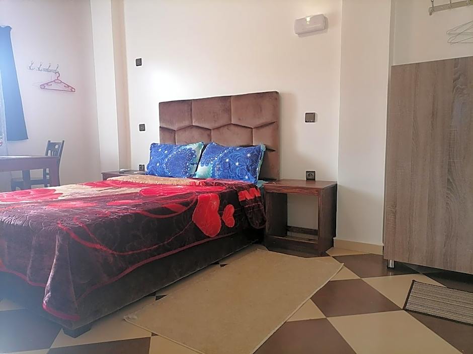 ZELLAKA hôtel & café