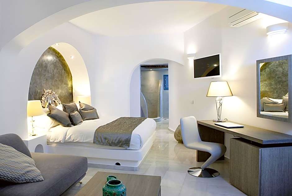Photo 1 of 11 of Suite, Jetted Tub, View