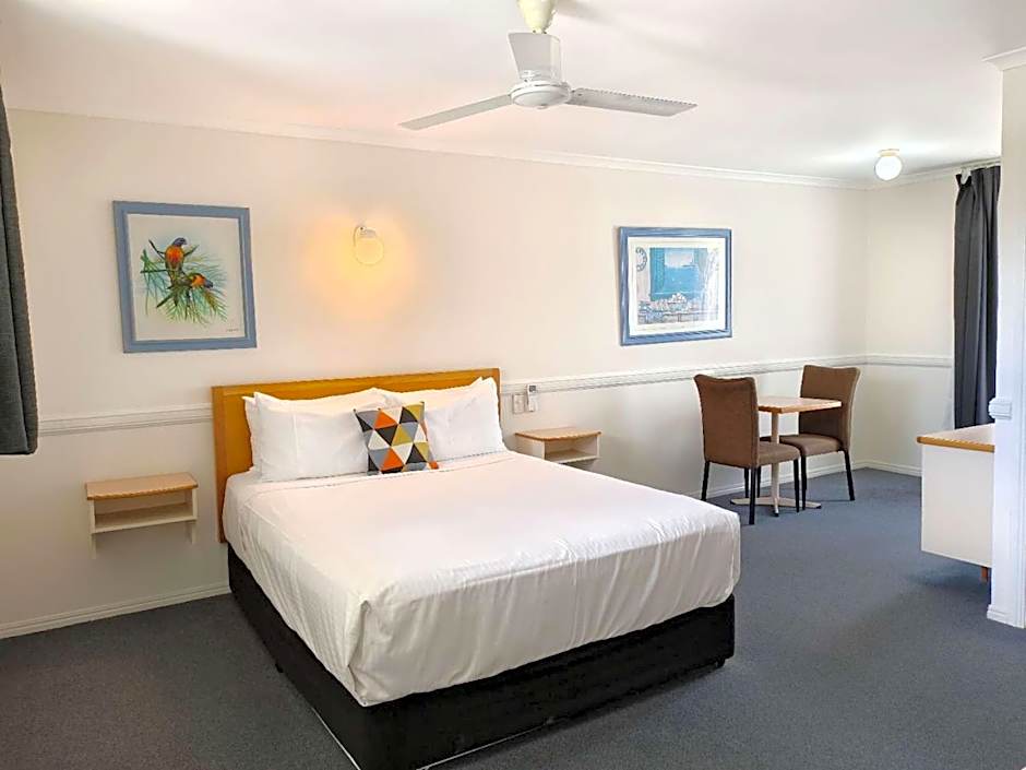 Photo 1 of 16 of Executive 1 Queen Bed