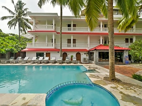 OYO 4977 Kristal Sands Beach Resort