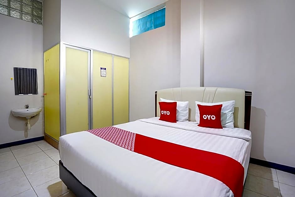OYO Flagship 90890 Bratang Gede Residence